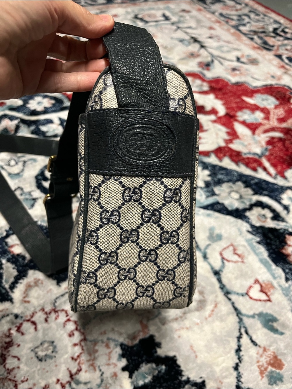 Vintage authentic Gucci Beige Navy GG messenger crossbody bag